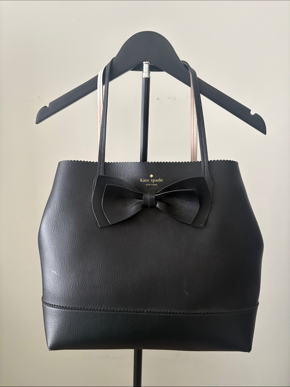 Kate Spade  ♠️ Vintage 
Black Leather Tote with Bow Accent